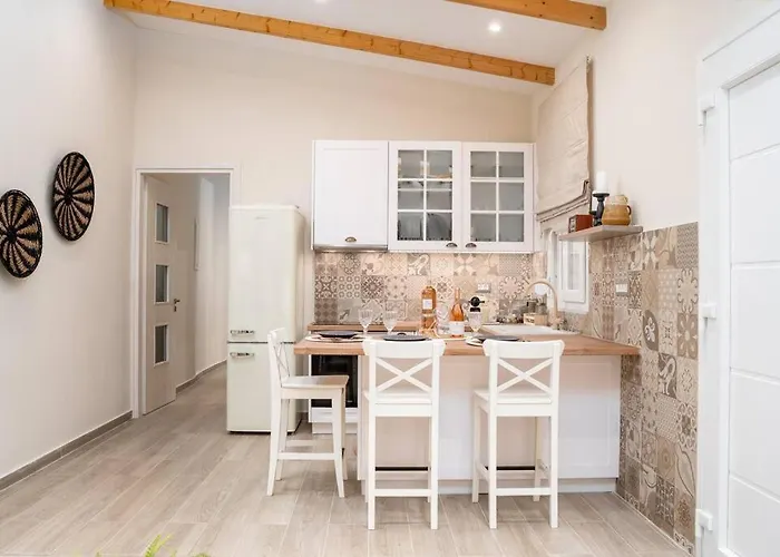 Evoque Place * Aigio