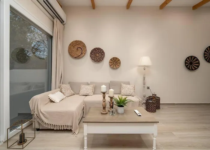 Evoque Place Villa Aigio